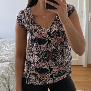 Odd Molly blus - Topp från Odd Molly i strl 0 (XS), fint skick. Snöre upptill som kan knytas, se bild 2. 