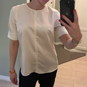 Fin sidenliknande blus  - Fin rosabeige blus från H&M dam 🤍storlek 42 men liten i storleken (är en 38)