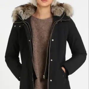 Woolrich jacka W’s valentine parka, den är i ett bra skick. 