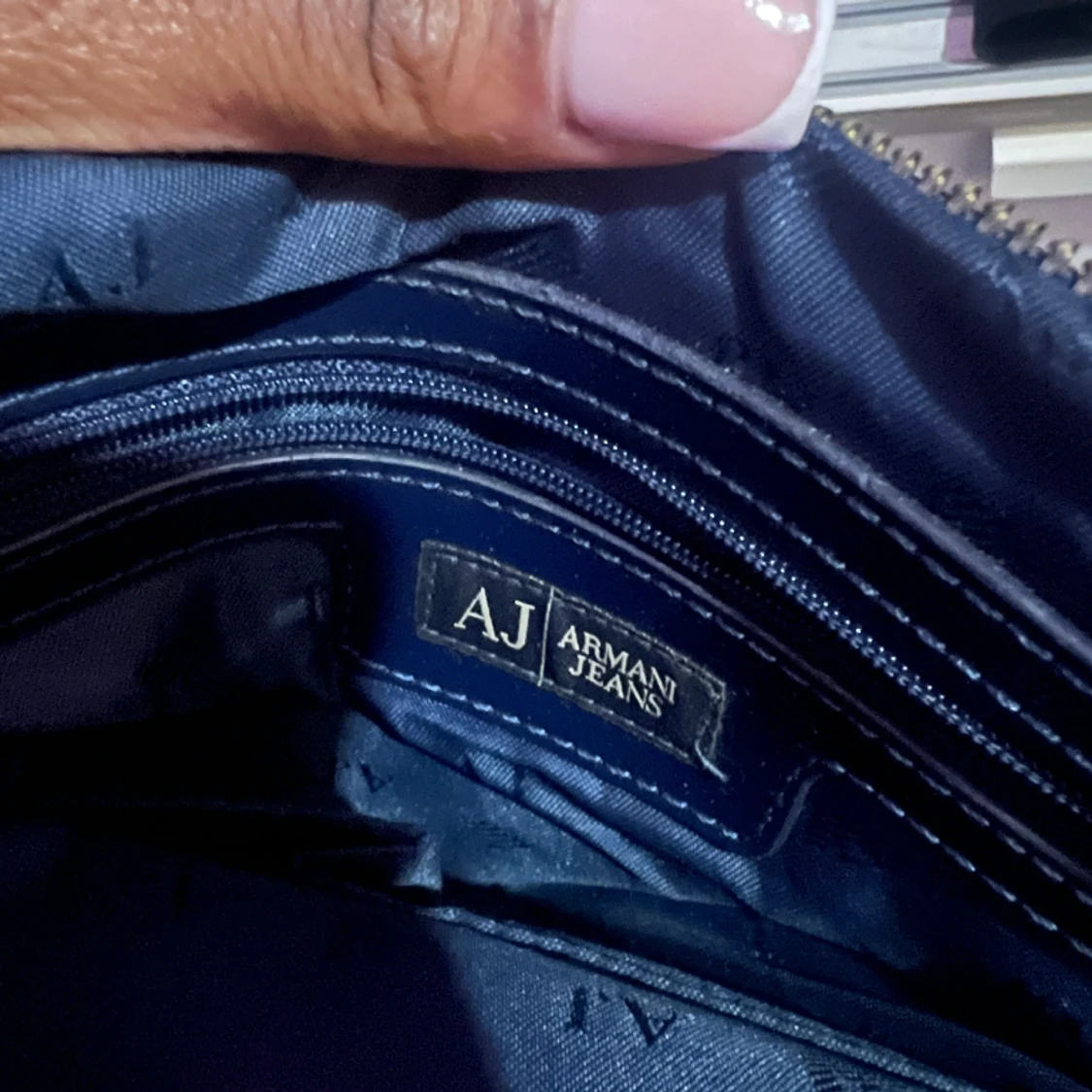 Armani handväska  - 90