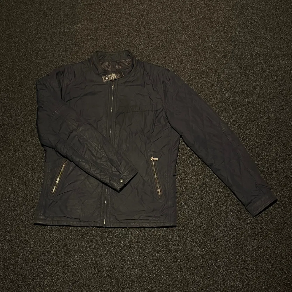 | Massimo Dutti jacka | Storlek: M | Skick 7/10 | Pris: 199 |. Jackor.