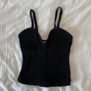 Topp/linne ZARA - Topp/linne från Zara. Storlek S men passar mer som XS. Justerbara band. 