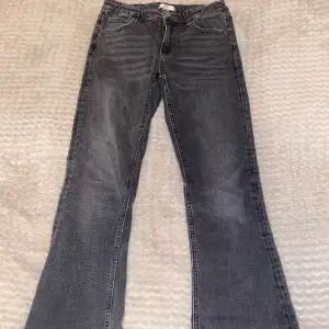 Säljer dessa fina Gina tricot jeans i storlek 158, säljer dom pga inte kommer till användning längre, inga defekter alls. 