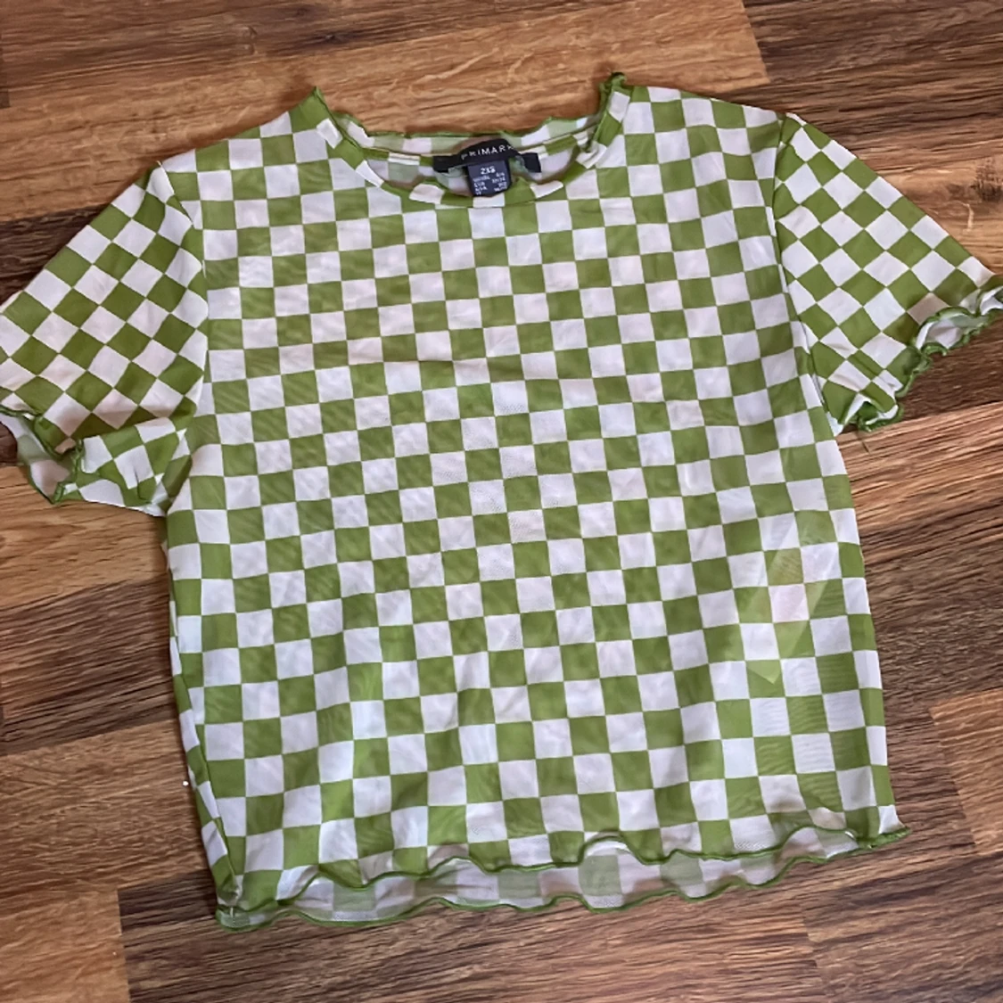 Genom slinkig kroppar T-shirt 