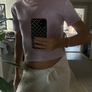 Zara tröja - Väldigt söt och fin tröja från zara i storlek s💕 fint skick men en super liten fläck som knappt syns alls som säkert går bort i tvätten. (Lånad bild)