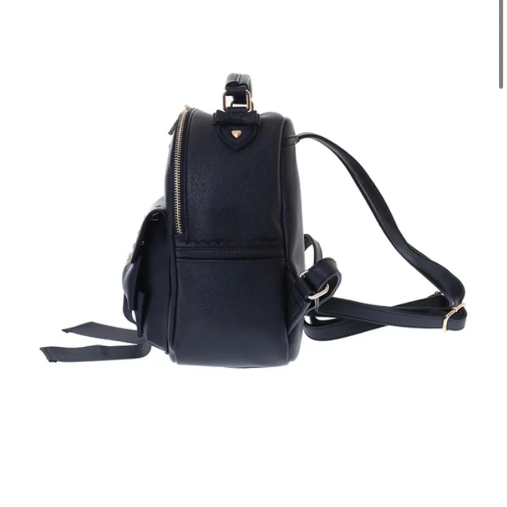 Säljer denna jätte söta ryggsäcken från Liz Lisa i nyskick, nypriset är 500kr💓🎀. Väskor.