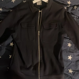 Snygg Overshirt från Jack n Jones - Storlek S Perfekt till våren Nypris 800