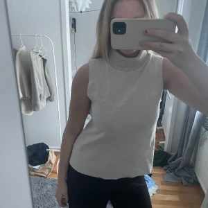 Stickad zara topp - Super fint skick, väldigt lite använd!