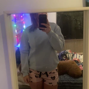 Tröja  - Säljer denna pga kommer ej till användning 