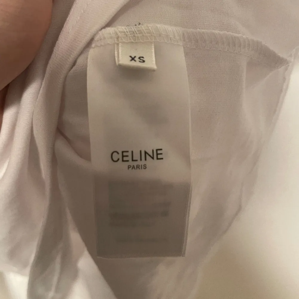 Speciell Celine t shirt, storlek xs men sitter som en m/l. En av mina favorit tshirts ever.. T-shirts.