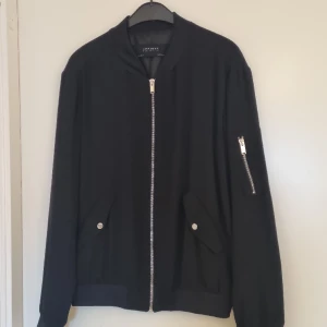 Vår/sommar jacka - Mycket fin jacka från Zara använd endast 2 gånger 