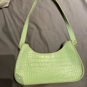 Handväska - Grön handväska, superfin men kommer ej till användning. Inga skador eller defekter