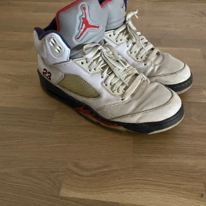 Jordan 5 Independence Day - Saknar sula och låda 