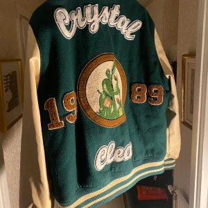 Zara Varsity jacka  - Zara Varsity Jacka  Storlek L Pris: 400 Kan mötas upp i Stockholm 