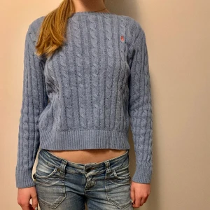 Stickad tröja - Säljer denna ljusblåa stickade tröjan från Ralph lauren. Köpte för 1100kr!💗