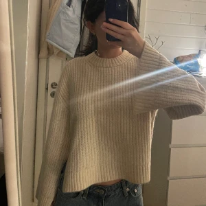 Stickad tröja  - Stickad tröja som är super fin