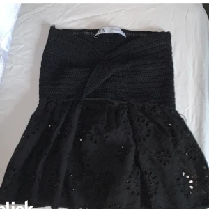 Zara topp - säljer denna fina topp från zara då den blivit lite tajt, den passar perfekt till sommaren och är super fin, använd endast någon gång och är i nyskick 