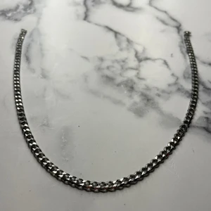 Herr kedja Stainless steel  - Herr kedja i rostfritt stål kommer inte rosta eller färga av sig. Skriv för fler bilder/frågor