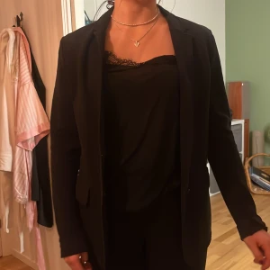 Snygg kavaj från Marco polo - Säljer pga att jag inte använder. Snygg kavaj från Marco polo, köparen betalar frakten✨