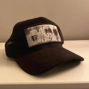 Emilio Pendenza velvet keps. - Nu säljer jag min Emilio Pendenza keps. Passar Perfekt nu till våren och sommaren. Nypris 500 kr. Mitt pris 300 kr.