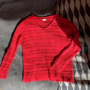 Tröja - Röd somrig tröja, ganska tunn