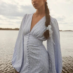 Superfin adoorekläning - Fin klänning från adoore. Fint skick, då jag ej använt den så mycket.  Något liten i storlek☺️