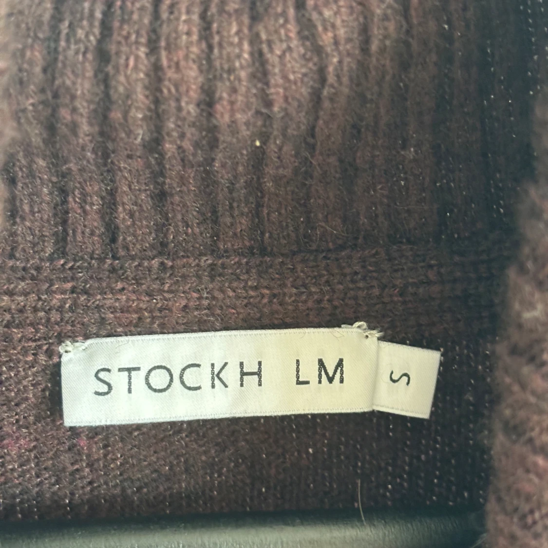 Fin mörkbrun stickad tjocktröja i ullblandning - 92