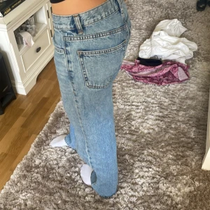 Jeans  - Jeans ifrån Ginatrico jättefina aldrig använda typ och jätte fina de är low Waist💓