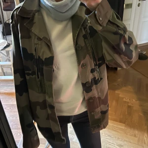 Camouflage jacka - Denna super snygga camouflage jacka! Vinnande bud 550