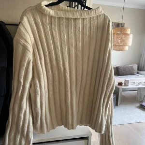 Stickad tröja från ginatrocot - Gott skick, superfin och len. L men mer som M