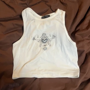 Shein med målat tryck av mig - Passformen på linnet passar inte mig men lägger ut ifall någon ksk skulle vilja köpa för billig peng ist för att jag slänger:)