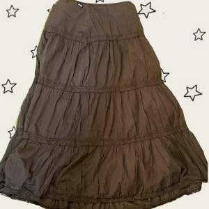 Jag säljer denna superfina Bruna Maxi kjolen som jag har köpt i från Minga London då den är för liten och för kort för mig, Orginal pris: 895kr priset går att diskutera 💕🫶