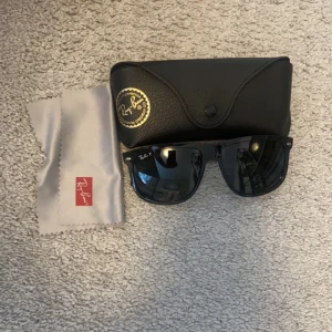 Rayban Boyfriend - Tjena säljer dessa Rayban Boyfriend i färgen svart. Bara att höra av dig för fler bilder/frågor.