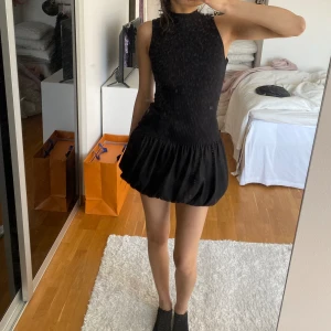 Svart zara mini klänning  - Helt oanvänd!