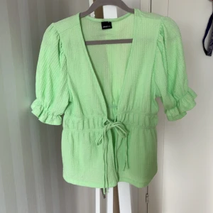 Gina blus - Jätte fin blus som inte längre kommer till användning💞