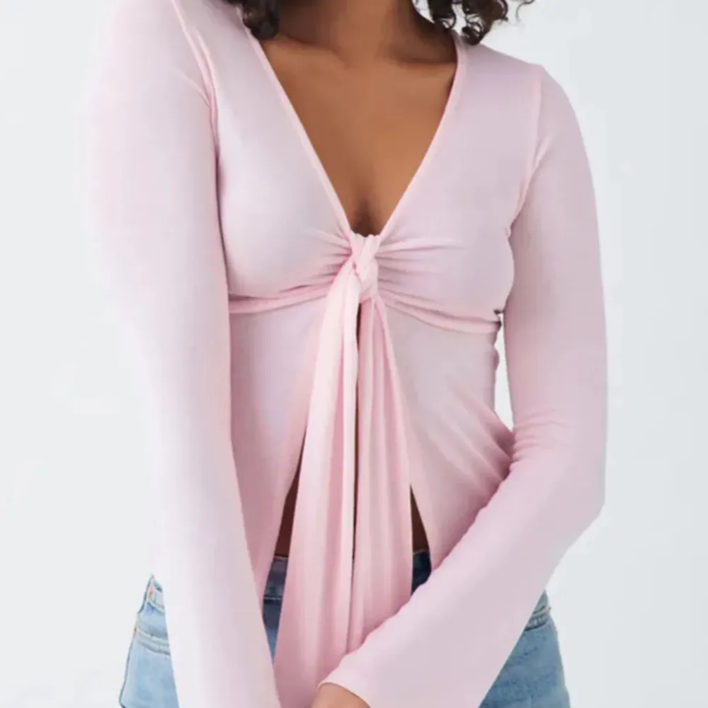 Aldrig använd. en jätte fin tröja från Gina tricot i färgen rosa.💞💞💞priset kan diskuteras.. Tröjor & Koftor.