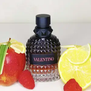 2 ML sample av Valentino Coral Fantasy. Coral Fantasy är en doft med mycket frukt, den är varm och är väldigt aromatisk av sig. Denna parfymen kan du ha året om men perfekt till våren/sommaren!