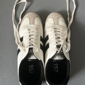 Sneakers - Sneakers köpta på Lager 157 i storlek 38