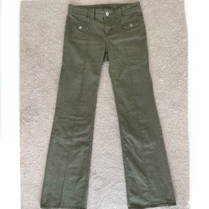 Gröna jeans från hm - Superfina och i mycket bra skick. Använda fåtal gånger. Storlek 36 / S.💗