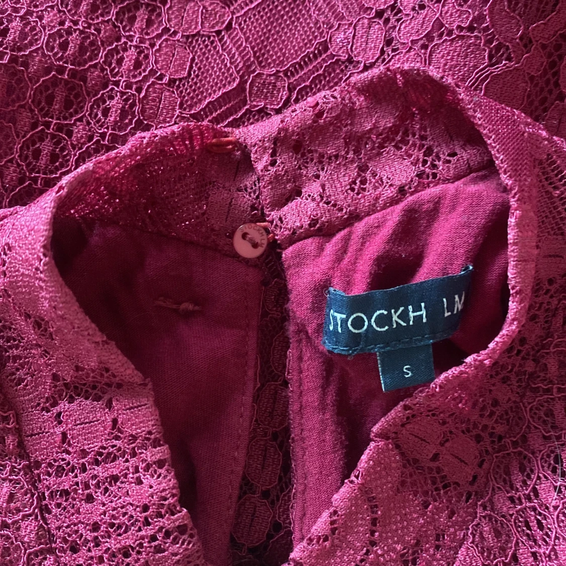 Vinröd spetsblus - 92