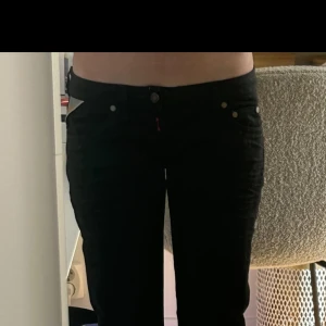 Replay lågmidjade jeans - Jättesnygga bootcut jeans från Replay som jag köpte på Sellpy för ett år sen. När jag köpte den hade den ingen byxknapp men jag satte på en. De är vintage och därför är de så kallade ”äkta” låg-midja!
