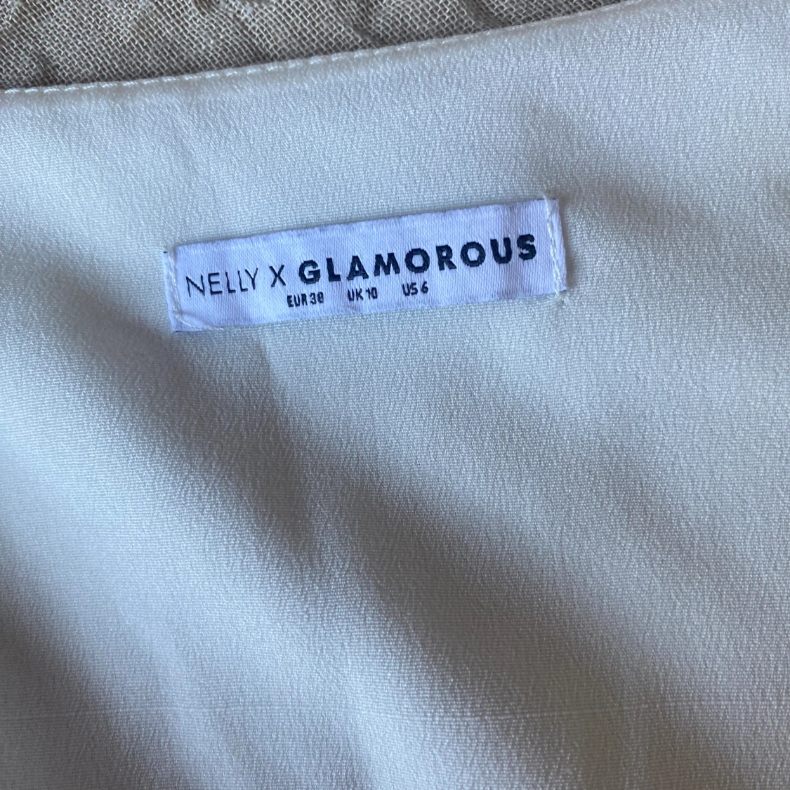 vit klänning NELLY - 90