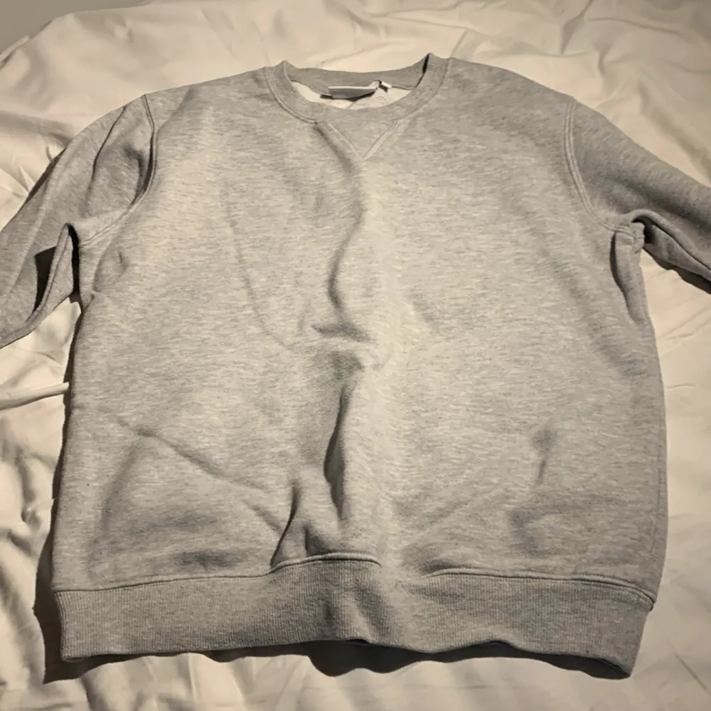 Säljer denna sköna junkyard grå sweatshirt. Skick 9/10. Tröjor & Koftor.