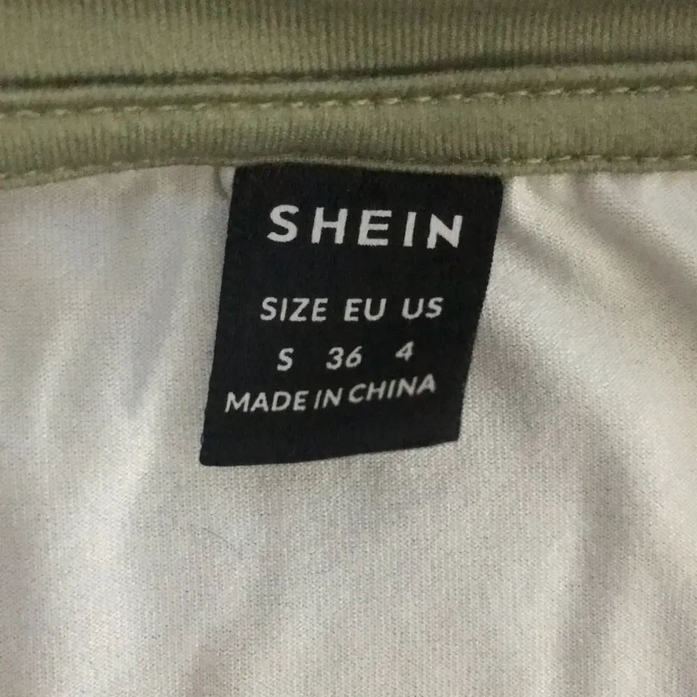 Säljer denna tröjan från shein tuttar på typ haha, använd 1 gång. Stl S. Bra skick.. Tröjor & Koftor.
