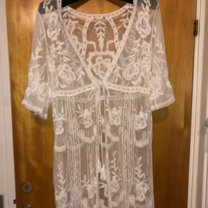 Kofta brodyr spetts - Använd 1gång  Passar xs-l Nypris 500kr lindex 