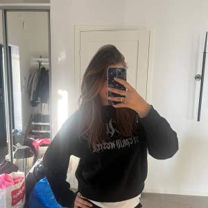 Superfin sweatshirt med rhinestonetryck😍 aldrig använd men ingen prislapp kvar