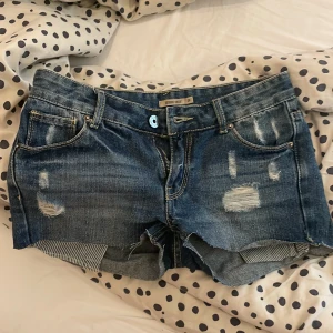 Lågmidjade jeansshorts - Skit snygga tyvärr för små🌸