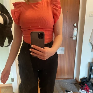 Topp - Topp från zara använd ungefär 5 gånger jättebra skick 