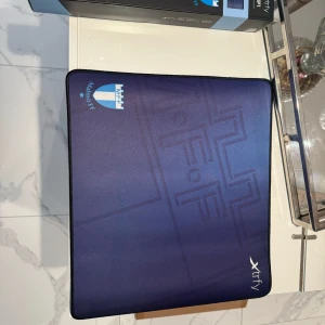 MFF MUSPLATTA OANVÄND I KARTONG FINNS FLERA I LAGER!! - Oanvända till pc/dator har stor yta för mus till dator 