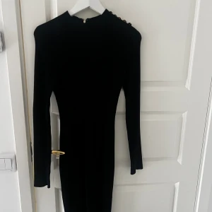 Stickad klänning  - Endast använd en gång, superfin klänning. Pris går att diskutera❤️